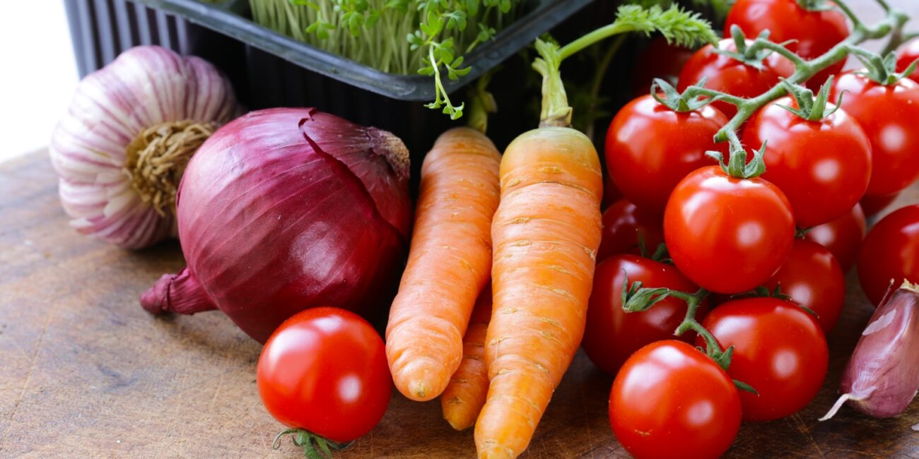 Legumes e verduras bem coloridas mostram como o potássio beneficia a agricultura