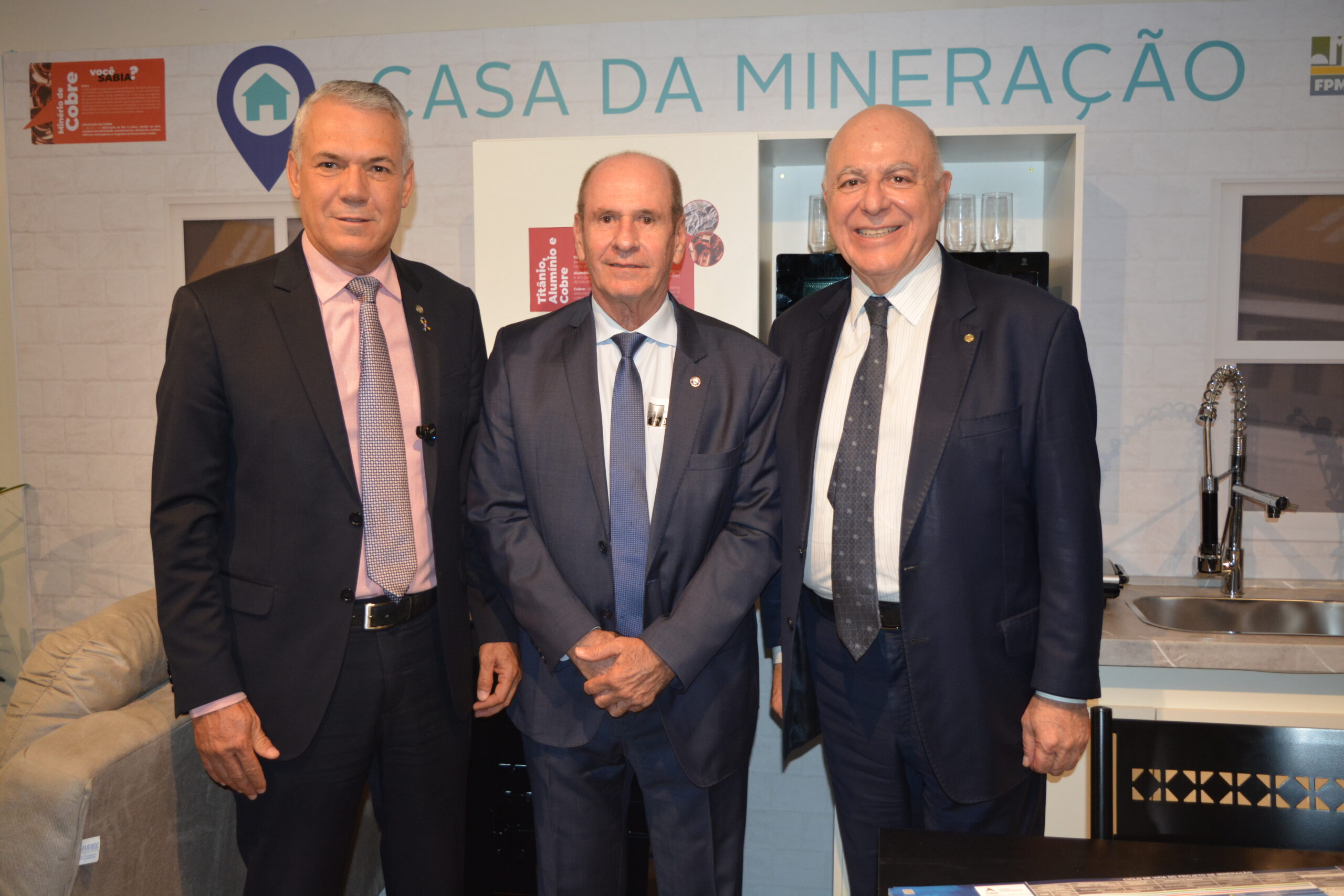 FPMin inaugura exposição na Câmara dos Deputados que mostra presença da mineração no cotidiano dos brasileiros